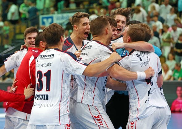 30.08.2026, xovx, Handball Opel Handball-Bundesliga, HSG Wetzlar - SG BBM Bietigheim Die Spieler des SC BBM Bietigheim bejubeln den 35:33 Sieg in Wetzlar Wetzlar Buderus Arena Hessen Deutschland (DE)