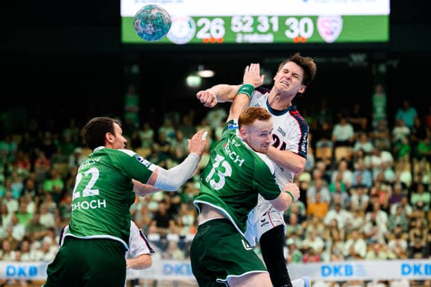 Wetzlar: HBL - 26 27 - HSG Wetzlar - SG BBM Bietigheim v.li. Jona Schoch (Wetzlar), Tomas Piroch (Wetzlar), Maxim Orlov (Bietigheim) Wetzlar Buderus Arena Deutschland