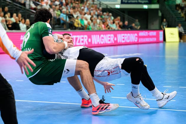Wetzlar: HBL - 26 27 - HSG Wetzlar - SG BBM Bietigheim v. li. im Zweikampf Doruk Pehlivan (Wetzlar) und Jonathan Fischer (Bietigheim) Wetzlar Buderus Arena Deutschland