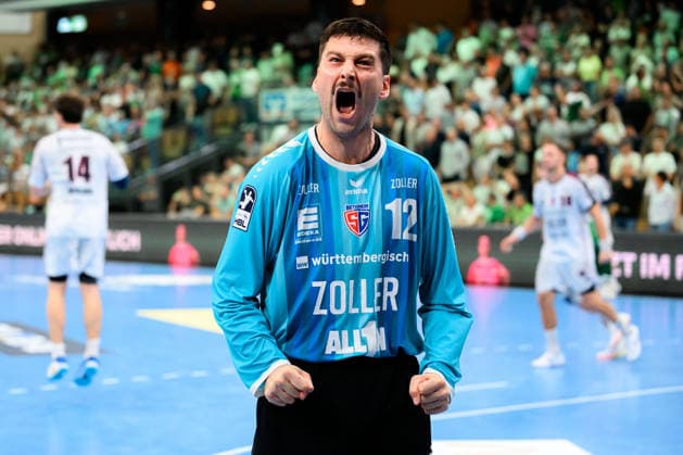 Wetzlar: HBL - 26 27 - HSG Wetzlar - SG BBM Bietigheim Torhueter Martin Tomovski (Bietigheim) Jubel Freude Emotion Wetzlar Buderus Arena Deutschland