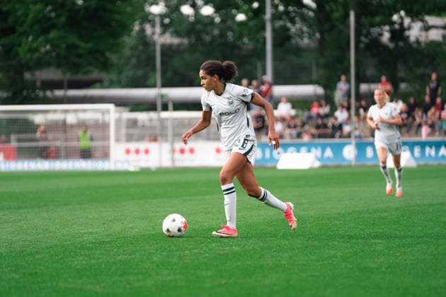 Leverkusen, Germany August 30th 2026: Cora Zicai of VfL Wolfsburg during the Google Pixel Frauen Bundesliga game between Bayer 04 Leverkusen and VfL Wolfsburg at Ulrich - Haberland Stadium in Leverkusen, Germany (Leonie Kiehl SPP)  Copyright: xLeoniexKiehlx xSPPx spp-en-LeKiSp-SPP26_Leonie_20032026-1-8