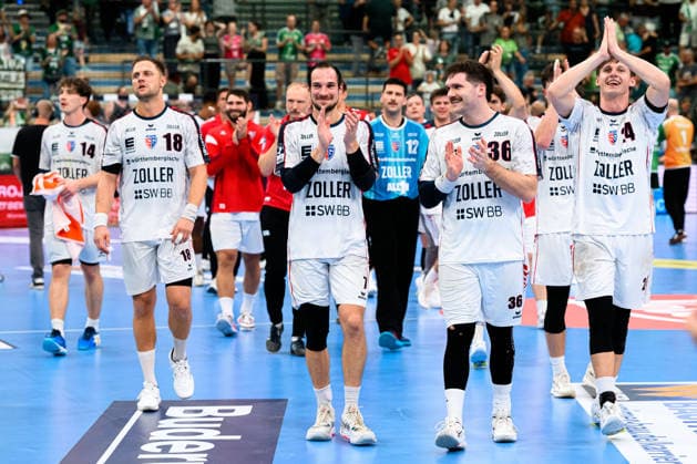 Wetzlar: HBL - 26 27 - HSG Wetzlar - SG BBM Bietigheim die Mannschaft von Bietigheim Schlussjubel Schlußjubel Emotion Freude Wetzlar Buderus Arena Deutschland