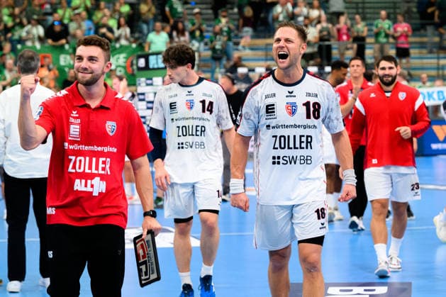 Wetzlar: HBL - 26 27 - HSG Wetzlar - SG BBM Bietigheim v.li. Co-Trainer Manuel Schmidt (Bietigheim), Fabian Wiederstein (Bietigheim) Schlussjubel Schlußjubel Emotion Freude Wetzlar Buderus Arena Deutschland