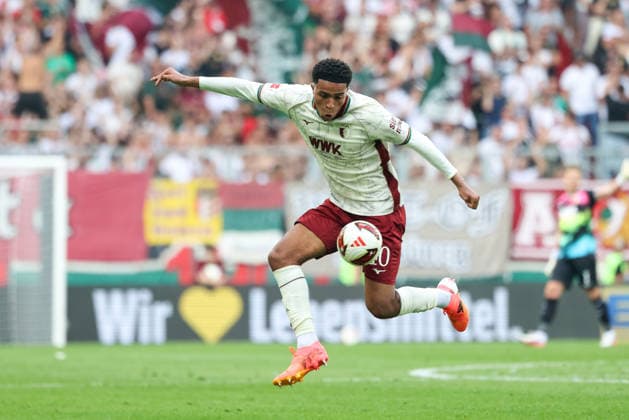 Noah Banks (FC Augsburg, 40) mit Ball, GER, FC Augsburg vs. FC Schalke 04, Fussball, Bundesliga, 1. Spieltag, Saison 2026 2027, 30.08.2026, DFL DFB REGULATIONS PROHIBIT ANY USE OF PHOTOGRAPHS as IMAGE SEQUENCES and or QUASI-VIDEO, GER, FC Augsburg vs. FC Schalke 04, Fussball, Bundesliga, 1. Spieltag, Saison 2026 2027, 30.08.2026 Augsburg *** Noah Banks, FC Augsburg, No. 40 with the ball, GER, FC Augsburg vs. FC Schalke 04, Soccer, Bundesliga, Matchday 1, 2026–2027 Season, August 30, 2026, DFL and DFB regulations prohibit any use of photographs as image sequences and or quasi-video, GER, FC Augsburg vs. FC Schalke 04, soccer, Bundesliga, Matchday 1, 2026–2027 season, August 30, 2026, Augsburg Copyright: xEibner-Pressefoto JennixMaulx EP_JML