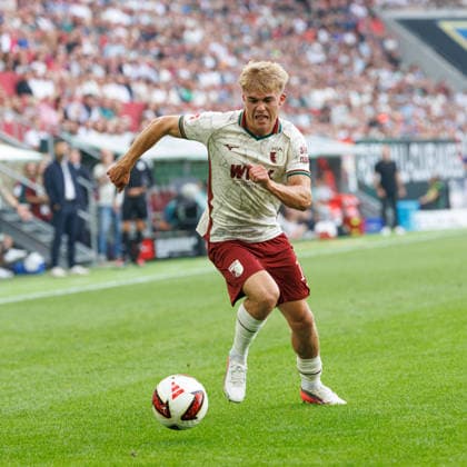 Hennes Behrens (16, FC Augsburg) beim Spiel zwischen FC Augsburg v FC Schalke 04, Fussball, Herren, Bundesliga, 2026 2027, 1.Spieltag am 30.08.2026 in Augsburg, WWK ARENA. DFL and DFB regulations prohibit any use of photographs as image sequences and or quasi-video. Bayern Deutschland *** Hennes Behrens 16, FC Augsburg during the match between FC Augsburg and FC Schalke 04, Soccer, Men s, Bundesliga, 2026–2027, Matchday 1 on August 30, 2026, in Augsburg, WWK ARENA. DFL and DFB regulations prohibit any use of photographs as image sequences and or quasi-video. Bavaria, Germany
