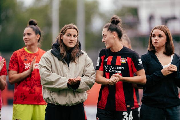30.08.26, Women, Football, Google Pixel Frauen Bundesliga, Season 2026 2027, Bayer 04 Leverkusen - VfL Wolfsburg, Matchday 2 Carlotta Wamser ( 37 - Bayer 04 Leverkusen) in a talk with Lumbardha Misini ( 34 - Bayer 04 Leverkusen) Leverkusen Ulrich-Haberland-Stadion NRW Deutschland