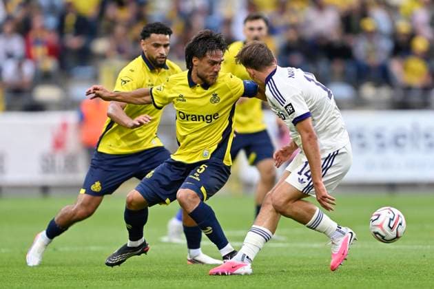 Royale Union Saint-Gilloise v RSC Anderlecht - Jupiler Pro League BRUSSELS, BELGIUM - AUGUST 30 : Mac Allister Kevin defender of Royale Union Saint-Gilloise and Sikan Danylo forward of RSC Anderlecht during the Jupiler Pro League match between Royale Union Saint-Gilloise and RSC Anderlecht on August 30, 2026 in Brussels, Belgium, 30 08 2026 Brussels Belgium  Copyright: xDhax