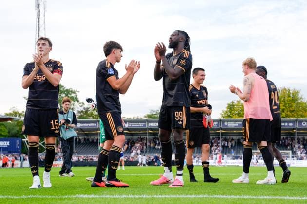VELSEN-ZUID , 30-08-2026 , BUKO Stadion , season 2026 2027 , Dutch Eredivisie football , match between Telstar and Ajax , Picture shows celebration after the match by players Ajax AFC Ajax player Youri Baas , AFC Ajax player Jofre Torrents , AFC Ajax player Tolu Arokodare Telstar - Ajax  x206254582x Copyright: