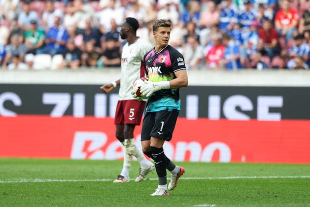 Finn Dahmen (FC Augsburg, 01) mit Ball, GER, FC Augsburg vs. FC Schalke 04, Fussball, Bundesliga, 1. Spieltag, Saison 2026 2027, 30.08.2026, DFL DFB REGULATIONS PROHIBIT ANY USE OF PHOTOGRAPHS as IMAGE SEQUENCES and or QUASI-VIDEO, GER, FC Augsburg vs. FC Schalke 04, Fussball, Bundesliga, 1. Spieltag, Saison 2026 2027, 30.08.2026 Augsburg *** Finn Dahmen, FC Augsburg, No. 01 with the ball, GER, FC Augsburg vs. FC Schalke 04, soccer, Bundesliga, Matchday 1, 2026–2027 season, August 30, 2026, DFL and DFB regulations prohibit any use of photographs as image sequences and or quasi-video, GER, FC Augsburg vs. FC Schalke 04, soccer, Bundesliga, Matchday 1, 2026–2027 season, August 30, 2026, Augsburg Copyright: xEibner-Pressefoto JennixMaulx EP_JML