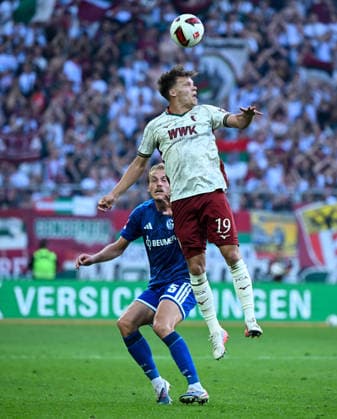 30.08.2026, xemx, Fussball 1.Bundesliga, FC Augsburg - FC Schalke 04 v.l. Timo Becker (FC Schalke 04), Robin Fellhauer (FC Augsburg) Zweikampf, Aktion, action, battle for the ball (DFL DFB REGULATIONS PROHIBIT ANY USE OF PHOTOGRAPHS as IMAGE SEQUENCES and or QUASI-VIDEO) Augsburg *** August 30, 2026, xemx, Soccer, Bundesliga 1, FC Augsburg vs. FC Schalke 04, Timo Becker, FC Schalke 04, Robin Fellhauer, FC Augsburg, tackle, action, battle for the ball. DFL and DFB regulations prohibit any use of photographs as image sequences and or quasi-video. Augsburg