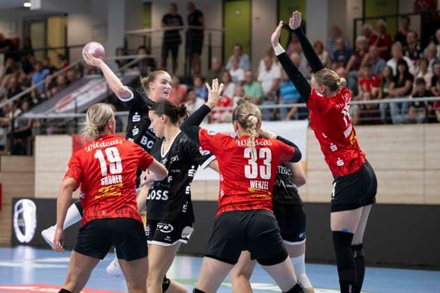 Halle, Deutschland 30.August 2026: Im v.li.Lea Gruber (Halle), Johanna Farkas (Metzingen), Nele Wenzel (Halle) und Nele Wenzel (Halle) Handball Bundesliga Frauen, Saison 2026 2027 SV Union Halle-Neustadt vs.TuS Metzingen Halle Saale Copyright: xEibner-Pressefotox EP_