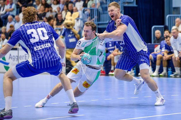 30.08.2026, xsefx, Handball, 1. HBL, VfL Gummersbach - SC Magdeburg, Saison 2026 2027 Herren, Schwalbe-Arena: Felix Claar (SC Magdeburg 07) im Zweikampf mit Kristjan Horzen (VfL Gummersbach 27) Nordrhein-Westfalen Deutschland