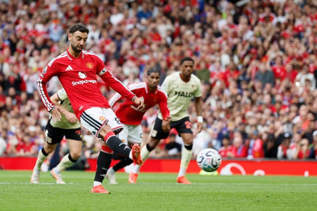 Manchester United, ManU v Ipswich Town - Premier League 2026 27 Bruno Fernandes of Manchester United takes penalty and scores 3rd goal during the Premier League 2026 27 match between Manchester United and Ipswich Town at Old Trafford on August 30, 2026 in Manchester, England. WARNING! This Photograph May Only Be Used For Newspaper And Or Magazine Editorial Purposes. May Not Be Used For Publications Involving 1 player, 1 Club Or 1 Competition Without Written Authorisation From Football DataCo Ltd. For Any Queries, Please Contact Football DataCo Ltd on +44 (0) 207 864 9121 Manchester Old Trafford England United Kingdom Copyright: xAllstarxPicturexLibraryxLtdx