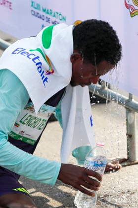 43rd edition of the Mexico City Marathon Ethiopian Anbesa Tesfaye Lencho rehydrates after finishing in second place at the 43rd edition of the Mexico City Marathon 2026 in Mexico City, Mexico, 30 August 2026. Ciudad de México (es-ES) Mexico  Copyright: xISAACxESQUIVELx