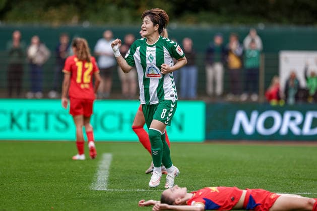 Torschützin Mei Shimada (SV Werder Bremen, 8) mit Torjubel, Jubel, jubeln, jubelt, optimistisch, Spielszene, Highlight, Freude über das Tor zum 1:0, DIE DFB-RICHTLINIEN UNTERSAGEN JEGLICHE NUTZUNG VON FOTOS ALS SEQUENZBILDER UND ODER VIDEOÄHNLICHE FOTOSTRECKEN. DFB REGULATIONS PROHIBIT ANY USE OF PHOTOGRAPHS AS IMAGE SEQUENCES AND OR QUASI-VIDEO., 30.08.2026, Bremen (Deutschland), Fussball, Google Pixel Frauen-Bundesliga, SV Werder Bremen - RB Leipzig *** Goal scorer Mei Shimada of SV Werder Bremen, No. 8, celebrating a goal, cheering, jubilant, optimistic, game scene, highlight, joy over the 1-0 goal, DFB REGULATIONS PROHIBIT ANY USE OF PHOTOGRAPHS AS SEQUENCE IMAGES AND OR VIDEO-LIKE PHOTO SERIES DFB REGULATIONS PROHIBIT ANY USE OF PHOTOGRAPHS AS SEQUENCE IMAGES, August 30, 2026, Bremen, Germany, soccer, Google Pixel Women’s Bundesliga, SV Werder Bremen vs. RB Leipzig xobx