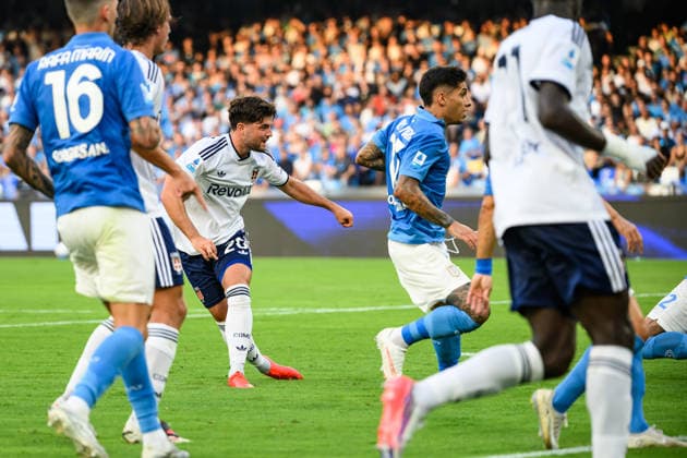 Martin Baturina of Como 1907 scores the goal of 0-1 during the Serie A 2025 2026 football match between SSC Napoli and Como 1907 at Diego Armando Maradona stadium in Naples (Italy), August 30, 2026. AndreaxStaccioli