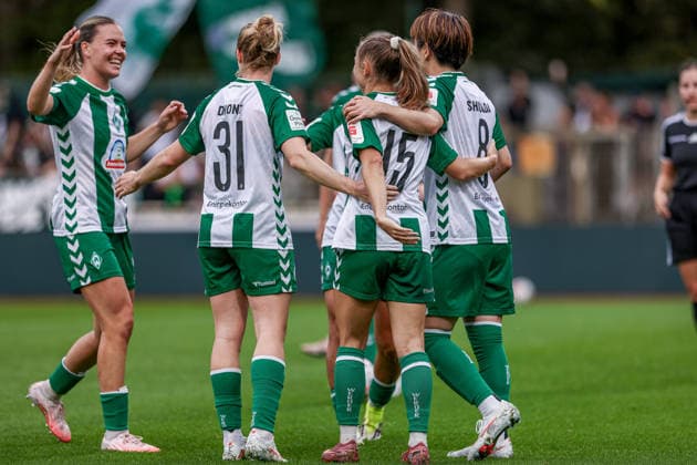 Spielerinnen des SV Werder Bremen mit Torjubel, Jubel, jubeln, jubelt, optimistisch, Spielszene, Highlight, Freude über das Tor zum 1:0, DIE DFB-RICHTLINIEN UNTERSAGEN JEGLICHE NUTZUNG VON FOTOS ALS SEQUENZBILDER UND ODER VIDEOÄHNLICHE FOTOSTRECKEN. DFB REGULATIONS PROHIBIT ANY USE OF PHOTOGRAPHS AS IMAGE SEQUENCES AND OR QUASI-VIDEO., 30.08.2026, Bremen (Deutschland), Fussball, Google Pixel Frauen-Bundesliga, SV Werder Bremen - RB Leipzig *** SV Werder Bremen players celebrating a goal, cheering, jubilant, optimistic, game scene, highlight, joy over the 1-0 goal, DFB REGULATIONS PROHIBIT ANY USE OF PHOTOGRAPHS AS SEQUENCE IMAGES AND OR VIDEO-LIKE PHOTO STREAMS DFB REGULATIONS PROHIBIT ANY USE OF PHOTOGRAPHS AS IMAGE SEQU, August 30, 2026, Bremen, Germany, soccer, Google Pixel Women’s Bundesliga, SV Werder Bremen vs. RB Leipzig xobx