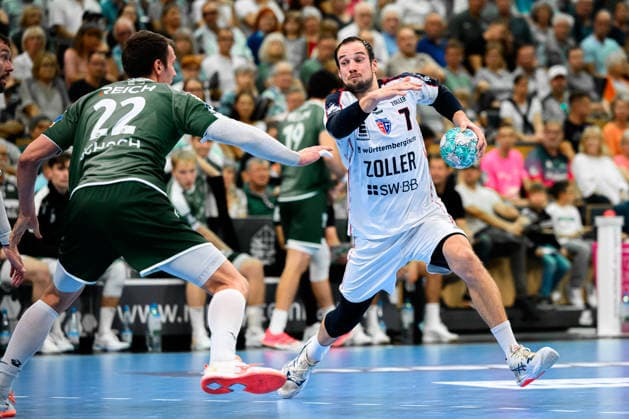Wetzlar: HBL - 26 27 - HSG Wetzlar - SG BBM Bietigheim v.li. Jona Schoch (Wetzlar), Dominik Claus (Bietigheim) Wetzlar Buderus Arena Deutschland