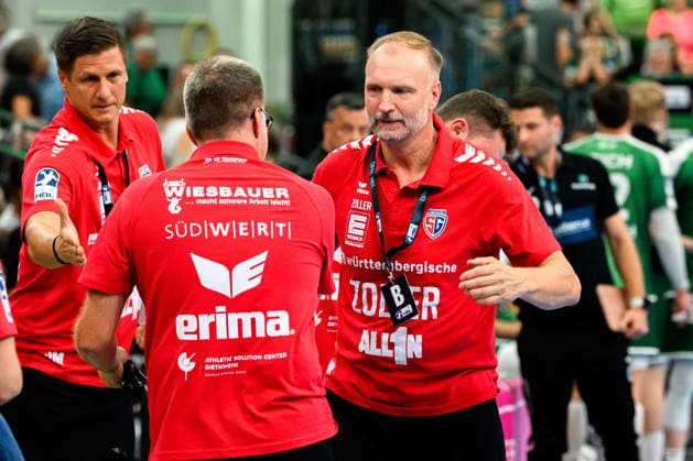 Wetzlar: HBL - 26 27 - HSG Wetzlar - SG BBM Bietigheim Trainer Hartmut Mayerhoffer (Bietigheim) Wetzlar Buderus Arena Deutschland