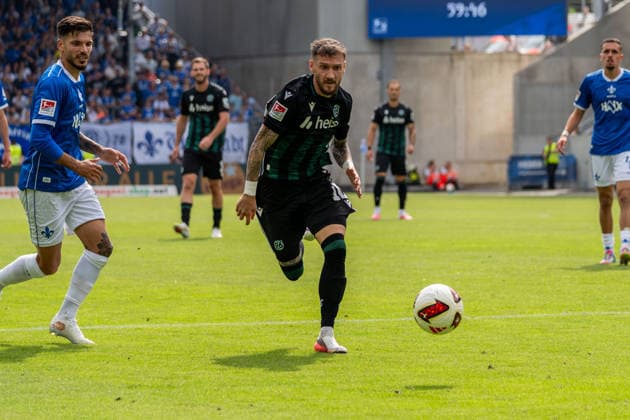 Spielszene, Dribbling, Sprint, Rennen Marcel Hartel (Hannover 96, 10) in Richtung des Balles vor ihm, GER, SV Darmstadt 98 vs. Hannover 96, Fussball, 2. Bundesliga, 3. Spieltag, Saison 2026 2027, 30.08.2026, DFL REGULATIONS PROHIBIT ANY USE OF PHOTOGRAPHS AS IMAGE SEQUENCES AND OR QUASI-VIDEO, GER, SV Darmstadt 98 vs. Hannover 96, Fussball, 2. Bundesliga, 3. Spieltag, Saison 2026 2027, 30.08.2026 Darmstadt *** Game action, dribbling, sprint, running: Marcel Hartel of Hannover 96, No. 10, heading toward the ball in front of him, GER, SV Darmstadt 98 vs. Hannover 96, soccer, 2. Bundesliga, Matchday 3, 2026–2027 season, August 30, 2026, DFL regulations prohibit any use of photographs as image sequences and or quasi-video, GER, SV Darmstadt 98 vs. Hannover 96, soccer, 2. Bundesliga, Matchday 3, 2026–2027 season, August 30, 2026, Darmstadt Copyright: xEibner-Pressefoto J-NxGroemlingx EP_JGG