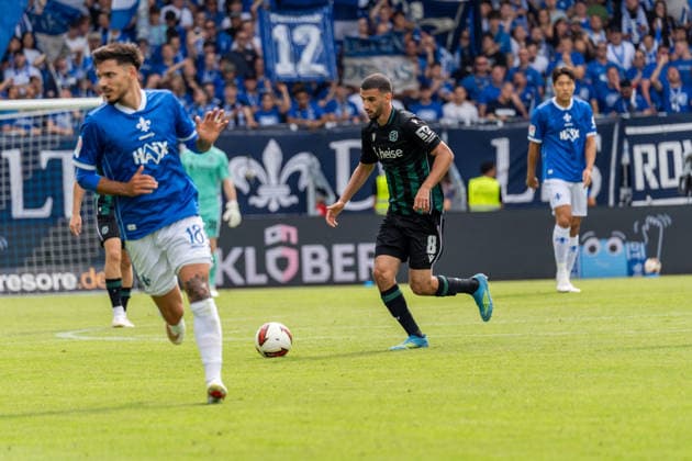 Spielszene, Dribbling, Freisteller, Portrait Waniss Taibi (Hannover 96, 08) mit Ball, GER, SV Darmstadt 98 vs. Hannover 96, Fussball, 2. Bundesliga, 3. Spieltag, Saison 2026 2027, 30.08.2026, DFL REGULATIONS PROHIBIT ANY USE OF PHOTOGRAPHS AS IMAGE SEQUENCES AND OR QUASI-VIDEO, GER, SV Darmstadt 98 vs. Hannover 96, Fussball, 2. Bundesliga, 3. Spieltag, Saison 2026 2027, 30.08.2026 Darmstadt *** Game scene, dribbling, cutout, portrait of Waniss Taibi (Hannover 96, 08) with the ball, GER, SV Darmstadt 98 vs. Hannover 96, soccer, 2. Bundesliga, Matchday 3, 2026–2027 season, August 30, 2026, DFL regulations prohibit any use of photographs as image sequences and or quasi-video, GER, SV Darmstadt 98 vs. Hannover 96, soccer, 2. Bundesliga, Matchday 3, 2026–2027 season, August 30, 2026, Darmstadt Copyright: xEibner-Pressefoto J-NxGroemlingx EP_JGG