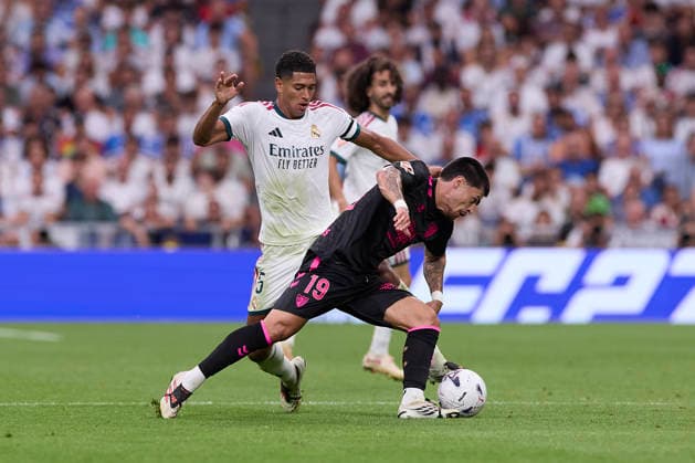 ESP: LaLiga EA Sports Real Madrid v Malaga CF Jude Bellingham of Real Madrid and Juan Cruz Dia of Malaga during LaLiga EA Sports match between Real Madrid v Malaga CF played at Bernabeu Stadium, Madrid on August 30 2026 in Spain Madrid Spain Soccer Copyright: xAgenciaxLOFx