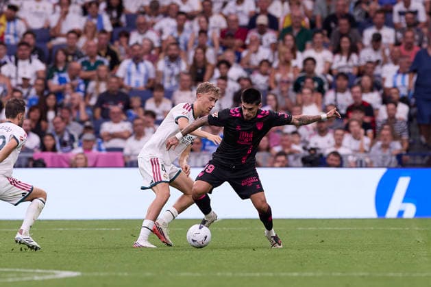 ESP: LaLiga EA Sports Real Madrid v Malaga CF Dean Huijsen of Real Madrid and Juan Cruz Dia of Malaga during LaLiga EA Sports match between Real Madrid v Malaga CF played at Bernabeu Stadium, Madrid on August 30 2026 in Spain Madrid Spain Soccer Copyright: xAgenciaxLOFx