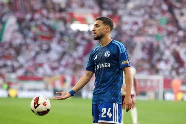 Adil Aouchiche (FC Schalke 04, 24) mit Ball, GER, FC Augsburg vs. FC Schalke 04, Fussball, Bundesliga, 1. Spieltag, Saison 2026 2027, 30.08.2026, DFL DFB REGULATIONS PROHIBIT ANY USE OF PHOTOGRAPHS as IMAGE SEQUENCES and or QUASI-VIDEO, GER, FC Augsburg vs. FC Schalke 04, Fussball, Bundesliga, 1. Spieltag, Saison 2026 2027, 30.08.2026 Augsburg *** Adil Aouchiche, FC Schalke 04, 24, with the ball, GER, FC Augsburg vs. FC Schalke 04, Soccer, Bundesliga, Matchday 1, 2026–2027 Season, August 30, 2026, DFL and DFB regulations prohibit any use of photographs as image sequences and or quasi-video, GER, FC Augsburg vs. FC Schalke 04, soccer, Bundesliga, Matchday 1, 2026–2027 season, August 30, 2026, Augsburg Copyright: xEibner-Pressefoto JennixMaulx EP_JML