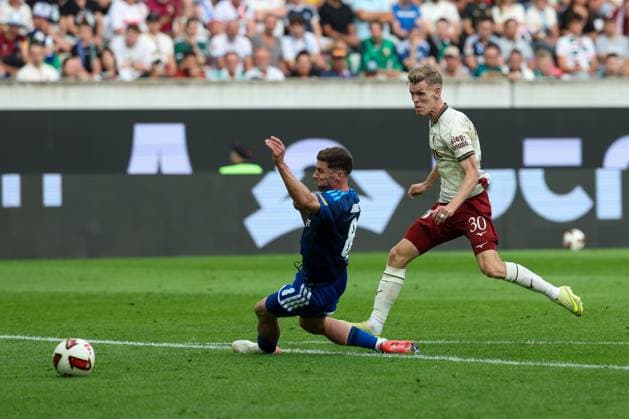 Anton Kade 30 (FC Augsburg) trifft das Tor zum 2:0, FC Augsburg vs. FC Schalke 04, Fussball, 1. Bundesliga, 1. Spieltag, 30.08.2026 DFB regulations prohibit any use of photographs as image sequences and or quasi-video Augsburg Bayern Deutschland *** Anton Kade 30: FC Augsburg scores the goal to make it 2–0, FC Augsburg vs. FC Schalke 04, Soccer, Bundesliga 1, Matchday 1, August 30, 2026. DFB regulations prohibit any use of photographs as image sequences and or quasi-video. Augsburg, Bavaria, Germany Copyright: xkolbert-press ChristianxKolbertx