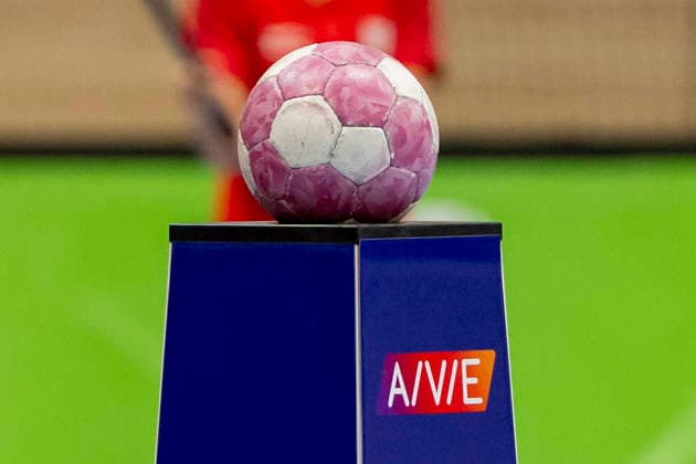 Handball Bundesliga Frauen, Saison 2026 2027 SV Union Halle-Neustadt vs.TuS Metzingen Halle, Deutschland 30.August 2026: Im Bild:Spielball Handball Feature, Symbol, Symbolfoto, charakteristisch, Detail, Halle Saale SWH Arena Sachsen-Anhalt Deutschland