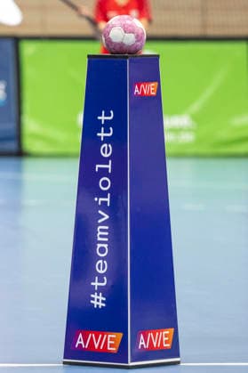 Handball Bundesliga Frauen, Saison 2026 2027 SV Union Halle-Neustadt vs.TuS Metzingen Halle, Deutschland 30.August 2026: Im Bild:Spielball Handball Feature, Symbol, Symbolfoto, charakteristisch, Detail, Halle Saale SWH Arena Sachsen-Anhalt Deutschland