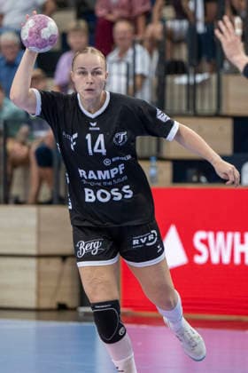 Handball Bundesliga Frauen, Saison 2026 2027 SV Union Halle-Neustadt vs.TuS Metzingen Halle, Deutschland 30.August 2026: Im Bild:Lotta Roepke (Metzingen) Aktion, Einzelbild, Freisteller, Ganzkörper, Ganzkoerper, ganze Figur, Halle Saale SWH Arena Sachsen-Anhalt Deutschland