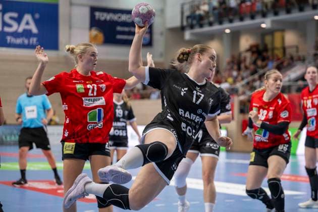 Handball Bundesliga Frauen, Saison 2026 2027 SV Union Halle-Neustadt vs.TuS Metzingen Halle, Deutschland 30.August 2026: Im Bild:v.li.Lynn Holtmann (Halle) und Charlotte Kähr Kaehr (Metzingen) Halle Saale SWH Arena Sachsen-Anhalt Deutschland