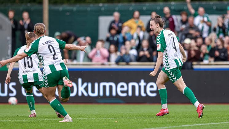 Torschützin Julia Magerl (SV Werder Bremen, 4) mit Torjubel, Jubel, jubeln, jubelt, optimistisch, Spielszene, Highlight, Freude über das Tor zum 2:0, DIE DFB-RICHTLINIEN UNTERSAGEN JEGLICHE NUTZUNG VON FOTOS ALS SEQUENZBILDER UND ODER VIDEOÄHNLICHE FOTOSTRECKEN. DFB REGULATIONS PROHIBIT ANY USE OF PHOTOGRAPHS AS IMAGE SEQUENCES AND OR QUASI-VIDEO., 30.08.2026, Bremen (Deutschland), Fussball, Google Pixel Frauen-Bundesliga, SV Werder Bremen - RB Leipzig *** Goal scorer Julia Magerl of SV Werder Bremen, No. 4 celebrating a goal, celebration, cheering, optimistic, game scene, highlight, joy over the 2-0 goal, DFB REGULATIONS PROHIBIT ANY USE OF PHOTOGRAPHS AS SEQUENCE IMAGES AND OR VIDEO-LIKE PHOTO SERIES DFB REGULATIONS PROHIBIT ANY USE OF PHOTOGRAPHS AS IMAGE SEQUENCES AND OR QUASI-VIDEO, August 30, 2026, Bremen, Germany, Soccer, Google Pixel Women’s Bundesliga, SV Werder Bremen vs. RB Leipzig xobx