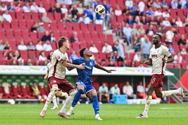 1. Fussball Bundesliga: FC Augsburg vs. FC Schalke 04, 30.08.2026 AUGSBURG, GERMANY - 30. AUGUST: v. l. Calvin BRACKELMANN (FC Augsburg 2), Chukwubuike Junior ADAMU (FC Schalke 20) und Chrislain MATSIMA (FC Augsburg 5) während dem Match der Bundesliga zwischen dem FC Augsburg und dem FC Schalke 04 am 1. Spieltag in der WWK-Arena DFL REGULATIONS PROHIBIT ANY USE OF PHOTOGRAPHS AS IMAGE SEQUENCES AND OR QUASI-VIDEO *** 1 German Bundesliga: FC Augsburg vs. FC Schalke 04, August 30, 2026, AUGSBURG, GERMANY, August 30, v l Calvin BRACKELMANN, FC Augsburg 2, Chukwubuike Junior ADAMU (FC Schalke 20) and Chrislain MATSIMA (FC Augsburg 5) during the Bundesliga match between FC Augsburg and FC Schalke 04 on Matchday 1 at the WWK Arena. DFL REGULATIONS PROHIBIT ANY USE OF PHOTOGRAPHS AS IMAGE SEQUENCES AND OR QUASI-VIDEO Copyright: xBEAUTIFULxSPORTS Goldbergx