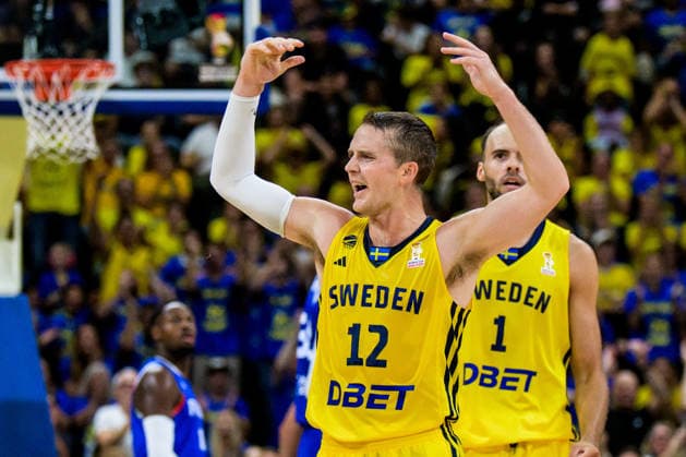 260830 Ludvig Hakanson and Denzel Andersson of Sweden celebrate during the FIBA World Cup Qualifier basketball game between Sweden and France on August 30, 2026 in Stockholm. Photo: Joel Marklund BILDBYRAN kod JM JM0848 bbeng basket basketball vm-kval fiba world cup qualifiers sverige sweden frankrike france jubel Copyright: JOELxMARKLUND BB260830JM078