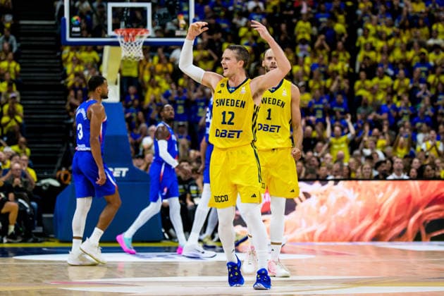 260830 Ludvig Hakanson and Denzel Andersson of Sweden celebrate during the FIBA World Cup Qualifier basketball game between Sweden and France on August 30, 2026 in Stockholm. Photo: Joel Marklund BILDBYRAN kod JM JM0848 bbeng basket basketball vm-kval fiba world cup qualifiers sverige sweden frankrike france jubel Copyright: JOELxMARKLUND BB260830JM081