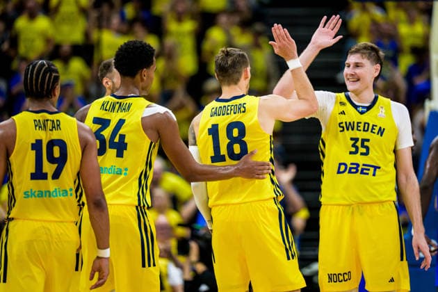 260830 Melwin Pantzar, Bobi Klintman, Viktor Gaddefors and Simon Birgander of Sweden celebrate during the FIBA World Cup Qualifier basketball game between Sweden and France on August 30, 2026 in Stockholm. Photo: Joel Marklund BILDBYRAN kod JM JM0848 bbeng basket basketball vm-kval fiba world cup qualifiers sverige sweden frankrike france jubel Copyright: JOELxMARKLUND BB260830JM086