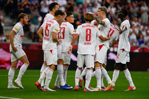 20260830 FC Red Bull Salzburg v FK Austria Wien - Admiral Bundesliga SALZBURG, AUSTRIA - AUGUST 30: Players of FC Red Bull Salzburg celebrate after scoring a goal at the Admiral Bundesliga match between FC Red Bull Salzburg and FK Austria Wien at Red Bull Arena on August 30, 2026 in Salzburg, Austria. Salzburg Red Bull Arena Salzburg Austria