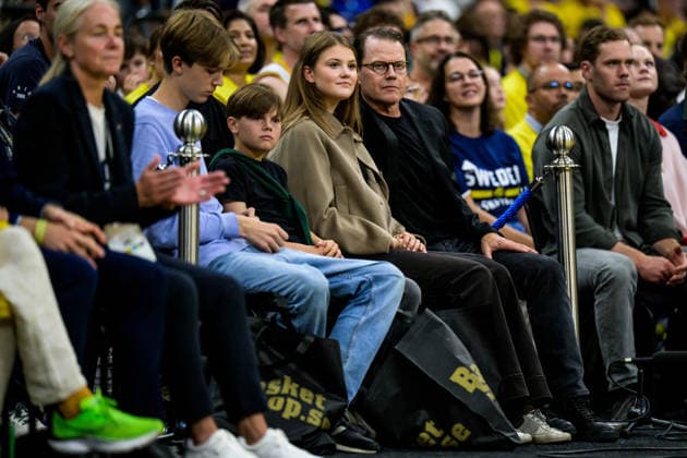 260830 Prince Oscar of Sweden, princess Estelle of Sweden and Prince Daniel of Sweden in the stands during the FIBA World Cup Qualifier basketball game between Sweden and France on August 30, 2026 in Stockholm. Photo: Joel Marklund BILDBYRAN kod JM JM0848 bbeng basket basketball vm-kval fiba world cup qualifiers sverige sweden frankrike france Copyright: JOELxMARKLUND BB260830JM092