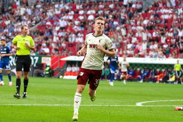 Anton Kade 30 (FC Augsburg) jubelt ueber sein Tor zu 2:0, Freude, Emotion, FC Augsburg vs. FC Schalke 04, Fussball, Maenner, Bundesliga, Saison 2026 2027, Hinrunde, 1. Spieltag, 30.08.2026 DFB regulations prohibit any use of photographs as image sequences and or quasi-video Augsburg Bayern Deutschland *** Anton Kade, No. 30, FC Augsburg, celebrates his goal to make it 2–0; joy, emotion; FC Augsburg vs. FC Schalke 04; soccer; men; Bundesliga; 2026–2027 season, First Half of the Season, Matchday 1, August 30, 2026. DFB regulations prohibit any use of photographs as image sequences and or quasi-video. Augsburg, Bavaria, Germany Copyright: xkolbert-press MartinxAgüerax