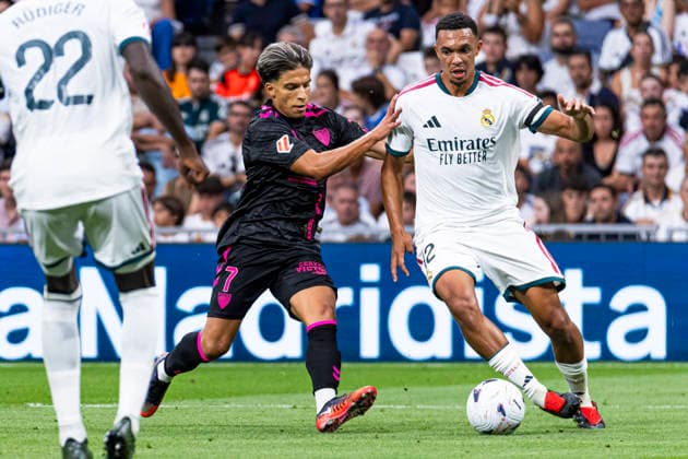 ESP: Real Madrid CF v Malaga CF - La Liga EA Sports Trent Alexander of Real Madrid Arnold is defended by Haitam Abaida of Malaga during La Liga EA Sports match between Real Madrid and Malaga CF at Estadio Santiago Bernabeu on August 30, 2026 in Madrid, Spain. Madrid Madrid Spain Football Copyright: xAlejandroxMatiasx
