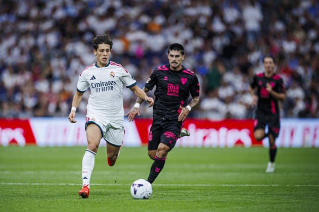 Real Madrid CF v Malaga CF - LaLiga MADRID, SPAIN - AUGUST 30: Arda Guler of Real Madrid CF controls the ball during the LaLiga EA Sports match between Real Madrid CF and Malaga CF at Bernabeu Stadium on August 30, 2026 in Madrid, Spain. Pablo Garcia Sacristan Anadolu Madrid Spain. Editorial use only. Please get in touch for any other usage.  Copyright: x2026xAnadoluxPabloxGarciaxSacristanx