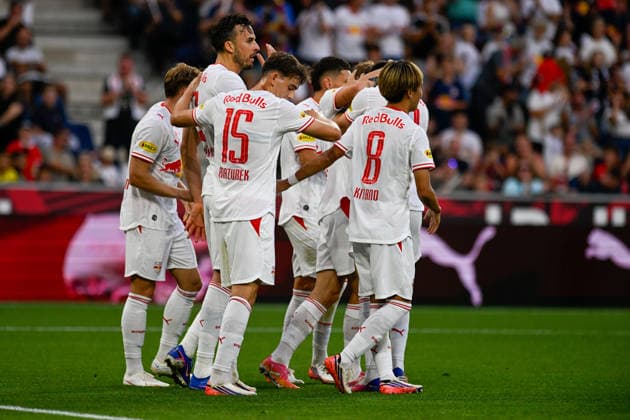 20260830 FC Red Bull Salzburg v FK Austria Wien - Admiral Bundesliga SALZBURG, AUSTRIA - AUGUST 30: Players of FC Red Bull Salzburg celebrate after scoring a goal at the Admiral Bundesliga match between FC Red Bull Salzburg and FK Austria Wien at Red Bull Arena on August 30, 2026 in Salzburg, Austria. Salzburg Red Bull Arena Salzburg Austria