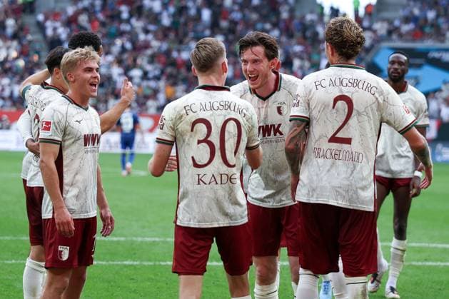 Torjubel der Mannschaft (FC Ausgburg) nach dem 2:0 durch Anton Kade 30 (FC Augsburg), mit Michael Gregoritsch 11 (FC Augsburg), Hennes Behrens 16 (FC Augsburg) und Calvin Brackelmann 2 (FC Augsburg), FC Augsburg vs. FC Schalke 04, Fussball, Maenner, Bundesliga, Saison 2026 2027, Hinrunde, 1. Spieltag, 30.08.2026 DFB regulations prohibit any use of photographs as image sequences and or quasi-video Augsburg Bayern Deutschland *** FC Augsburg celebrates a goal after Anton Kade (No. 30) scores the 2-0 goal, along with Michael Gregoritsch (No. 11), Hennes Behrens (No. 16), and Calvin Brackelmann (No. 2), FC Augsburg vs. FC Schalke 04, soccer, men’s, Bundesliga, 2026–2027 season, first half of the season, Matchday 1, August 30, 2026. DFB regulations prohibit any use of photographs as image sequences and or quasi-video. Augsburg, Bavaria, Germany Copyright: xkolbert-press MartinxAgüerax
