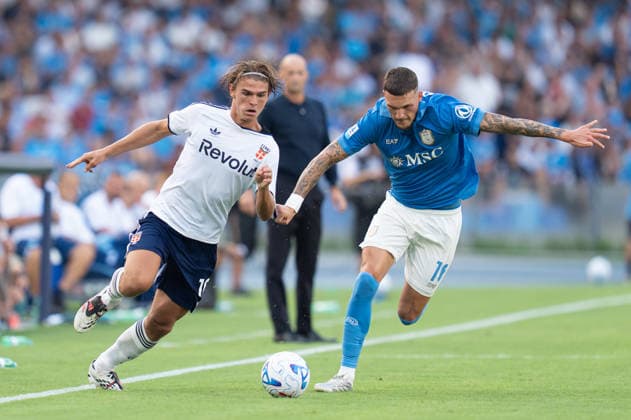 SSC Napoli v Como 1907 - Serie A Enilive Nico Paz of Como 1907 and Rafa Marin of SSC Napoli compete for the ball during the Serie A Enilive match between SSC Napoli and Como 1907 at Diego Armando Maradona Stadium on August 30, 2026 in Naples, Italy Naples Diego Armando Maradona Stadium Campania Italy Copyright: xGiuseppexMaffiax 260830_SerieA_Napoli-Como_04296