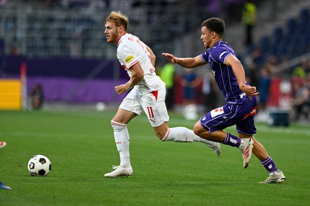 20260830 FC Red Bull Salzburg v FK Austria Wien - Admiral Bundesliga SALZBURG, AUSTRIA - AUGUST 30: Yorbe Vertessen of Salzburg and Daniel Nnodim of Austria Wien during the Admiral Bundesliga match between FC Red Bull Salzburg and FK Austria Wien at Red Bull Arena on August 30, 2026 in Salzburg, Austria. Salzburg Red Bull Arena Salzburg Austria