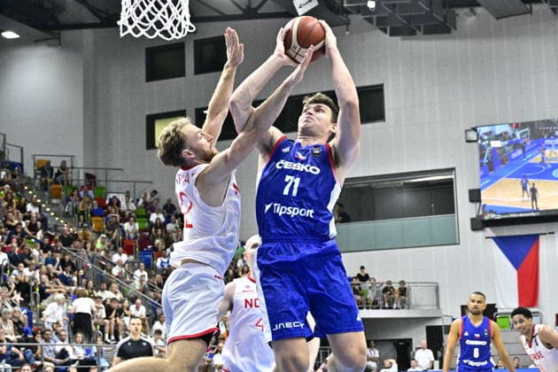 L-R Mikkel Kolstad (Norway) and Martin Svoboda (Czechia) in action during the Men s European Basketball Championship Qualifier: Czechia vs Norway, in Prague, Czech Republic, on August 30, 2026. (CTKxPhoto VitxSimanek) CTKPhotoP2026083005079  CTKPhotoP2026083005079