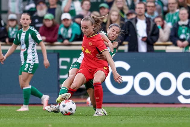 v.li.: Lou-Ann Joly (RB Leipzig, 6) und Luna Vanzeir (SV Werder Bremen, 13) im Zweikampf, Duell, Dynamik, Aktion, Action, Spielszene, DIE DFB-RICHTLINIEN UNTERSAGEN JEGLICHE NUTZUNG VON FOTOS ALS SEQUENZBILDER UND ODER VIDEOÄHNLICHE FOTOSTRECKEN. DFB REGULATIONS PROHIBIT ANY USE OF PHOTOGRAPHS AS IMAGE SEQUENCES AND OR QUASI-VIDEO., 30.08.2026, Bremen (Deutschland), Fussball, Google Pixel Frauen-Bundesliga, SV Werder Bremen - RB Leipzig *** From left: Lou Ann Joly (RB Leipzig, 6) and Luna Vanzeir (SV Werder Bremen, 13) in a one-on-one battle, duel, dynamic moment, action, game scene, DFB REGULATIONS PROHIBIT ANY USE OF PHOTOGRAPHS AS SEQUENCE IMAGES AND OR VIDEO-LIKE PHOTO SERIES DFB REGULATIONS PROHIBIT ANY USE OF PHOTOGRAPHS AS IMAGE SEQU, August 30, 2026, Bremen, Germany, soccer, Google Pixel Women s Bundesliga, SV Werder Bremen vs. RB Leipzig xobx