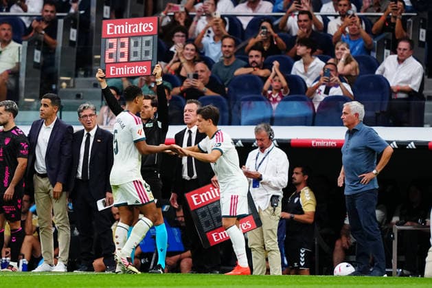 Real Madrid v Malaga - LaLiga EA Sports 2026 27 Arda Güler of Real Madrid CF comes on as a substitute for Jude Bellingham of Real Madrid CF during the LaLiga EA Sports 2026 27 match between Real Madrid CF and Malaga CF at Santiago Bernabeu on August 30, 2026 in Madrid, Spain. Madrid Santiago Bernabeu Madrid Spain Copyright: xGokhanxTanerx xPSxImagesxGokhanxTanerx